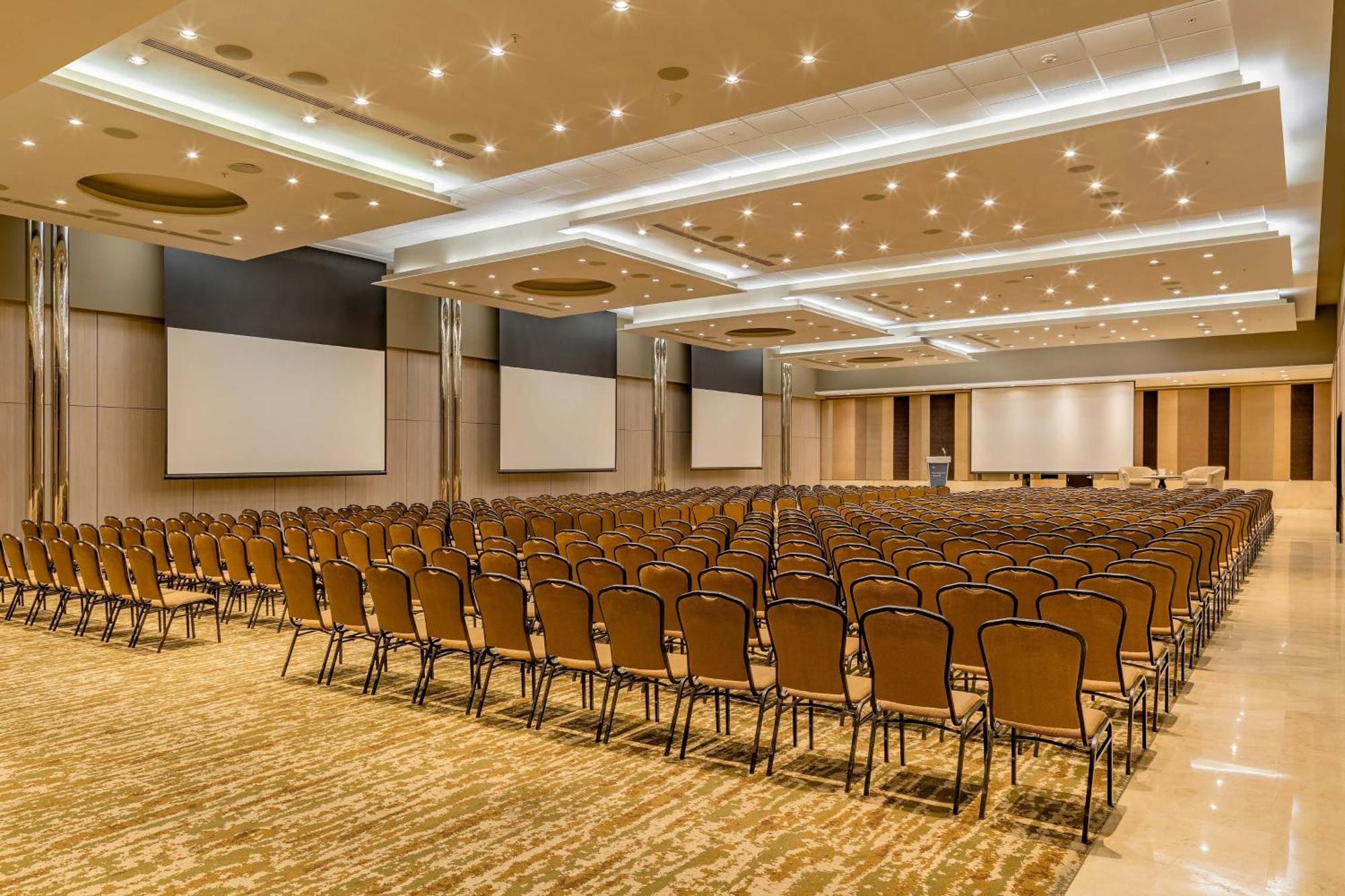 Sheraton Grand Hotel 5*