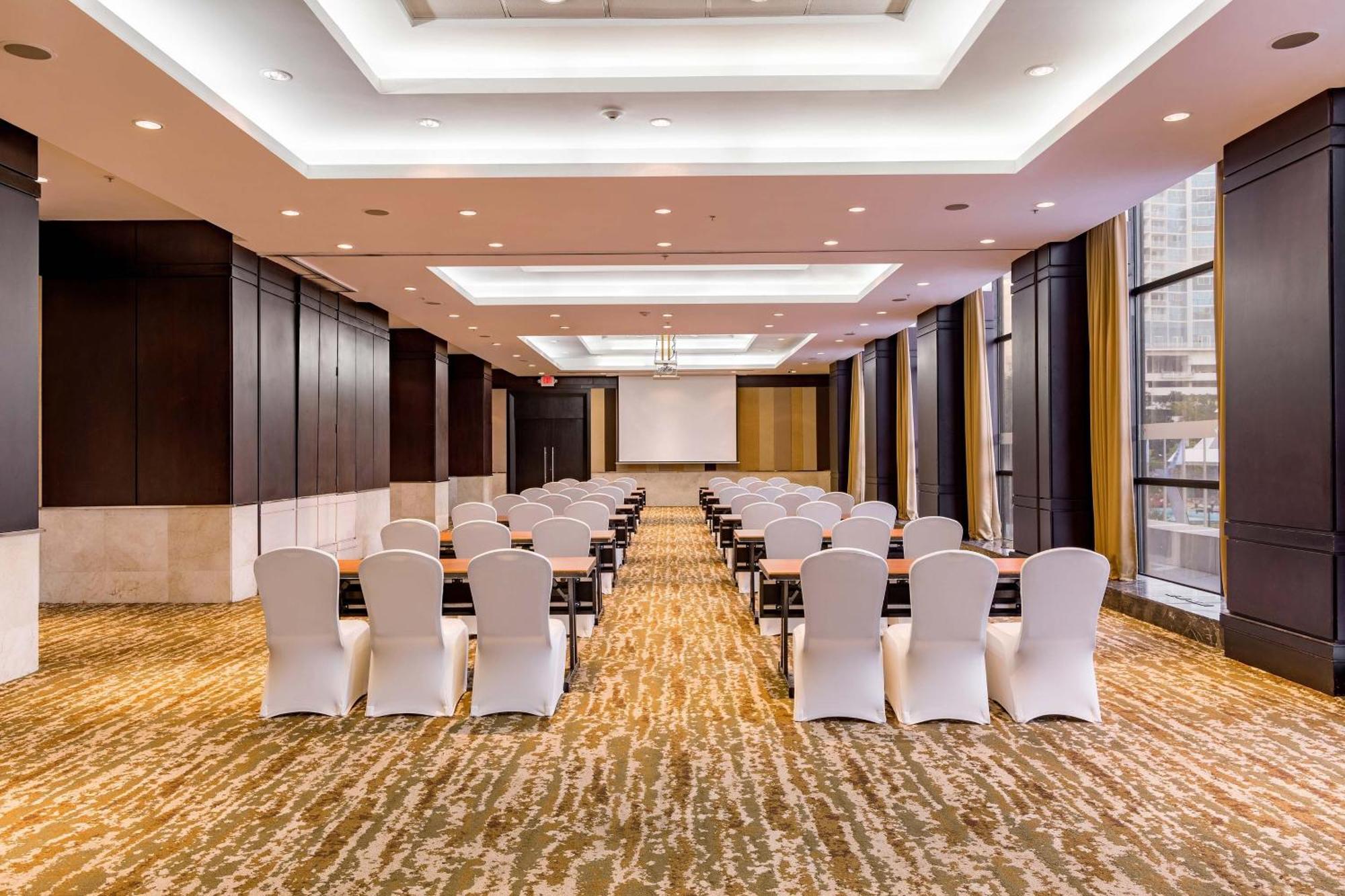 Sheraton Grand Hotel 5*